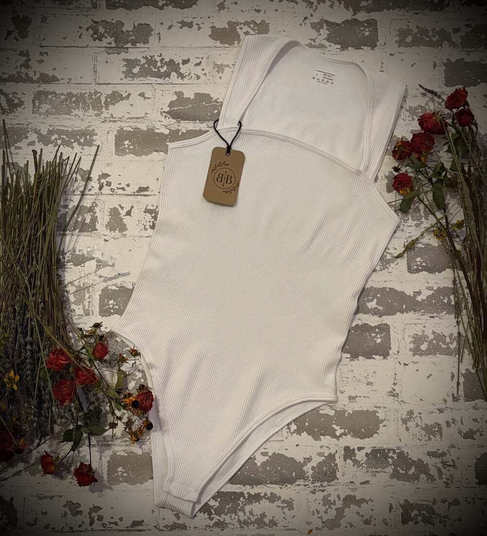 OQQ Womens Ribbed Square Neck Sleeveless Bodysuit in White LARGE